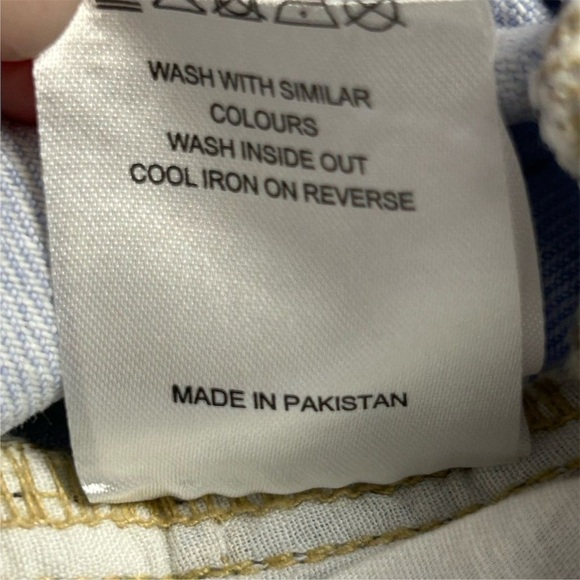 Urban Bliss Women's High Rise Denim Shorts Light Wash Blue Size 4 Casual Summer - Picture 8 of 10